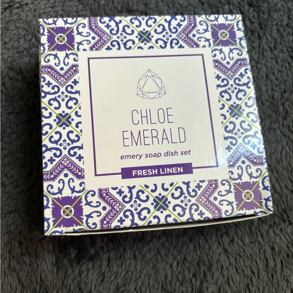 NWT Pretty Soap and Dish Set